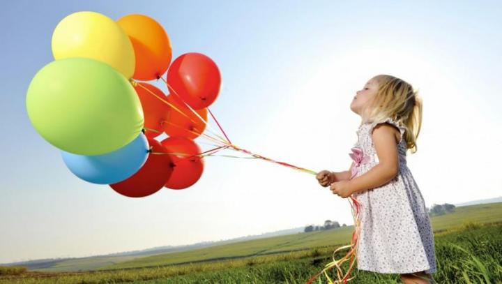 Balloon girl (Before)